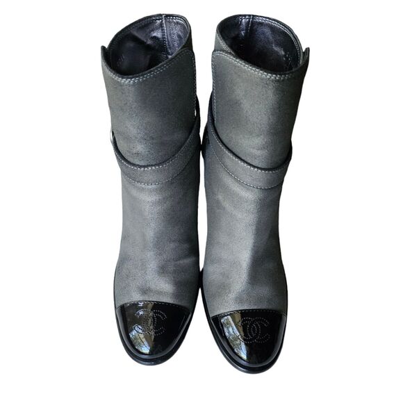 Chanel 22B CC Cap Toe Short Boot Size 39.5 8.5 9 Gray Suede Patent Black Leather - Picture 3 of 12